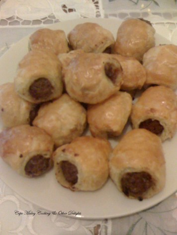 COCKTAIL SAUSAGE ROLLS