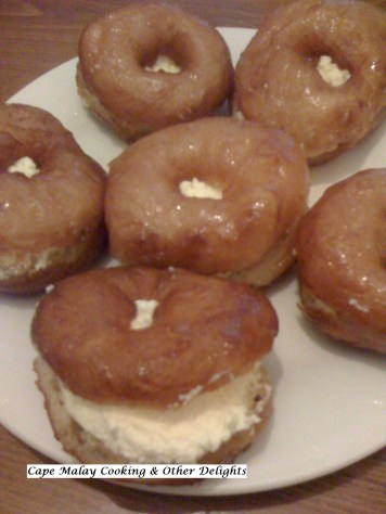 CREAM FILLED DOUGHNUTS