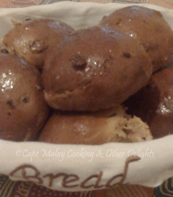 Freshly Bakes Raisin Buns